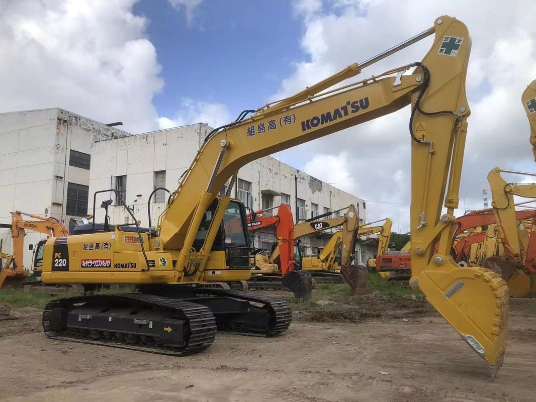 A máquina escavadora usada de KOMATSU PC220-8 22 toneladas secunda a máquina escavadora Komatsu PC220 da mão