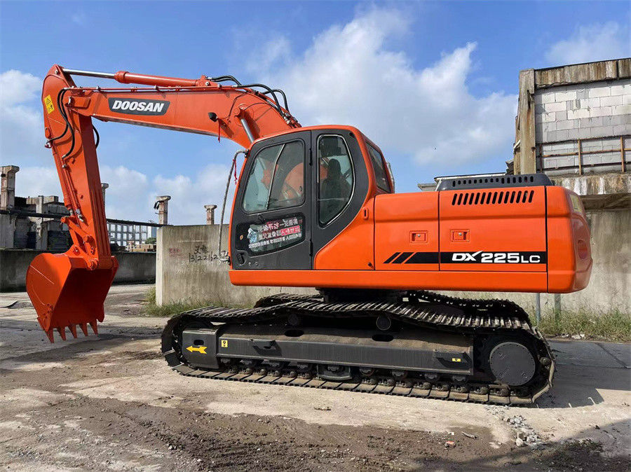 Excavadora usada Doosan DX225 feita na Coreia Em bom estado de baixo consumo de combustível