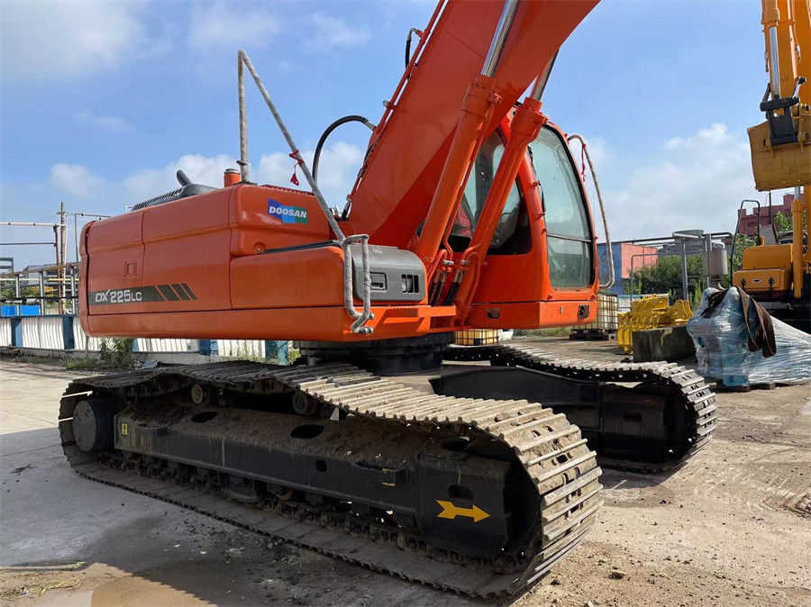 Excavadora usada Doosan DX225 feita na Coreia Em bom estado de baixo consumo de combustível