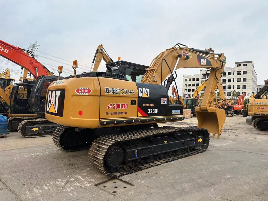 Excavadora Caterpillar 323DL, pesada 23 toneladas, com motor CAT C6.6