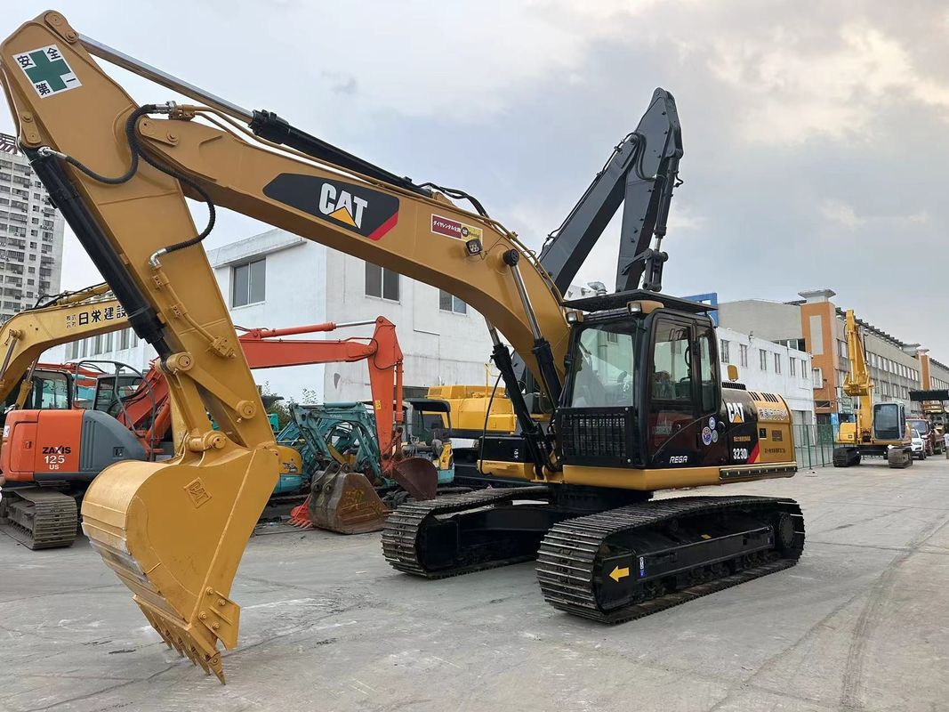 Excavadora Caterpillar 323DL, pesada 23 toneladas, com motor CAT C6.6