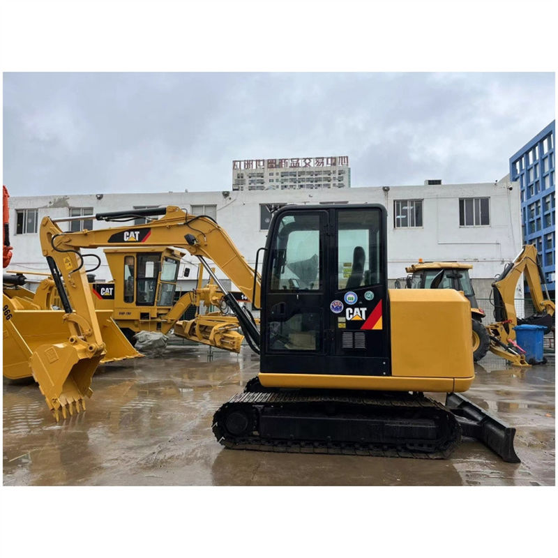 Pequena escavadeira CAT 305.5E2 Excavadora hidráulica usada Peso 5 toneladas com lâmina