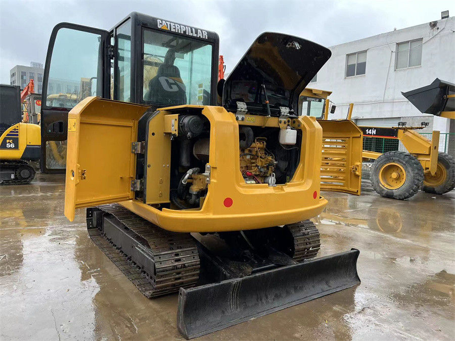 Pequena escavadeira CAT 305.5E2 Excavadora hidráulica usada Peso 5 toneladas com lâmina