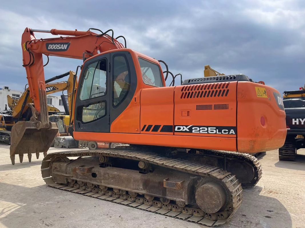 Encontre a sua combinação perfeita Excavadora usada Doosan DX225LCA 22 toneladas em excelente estado