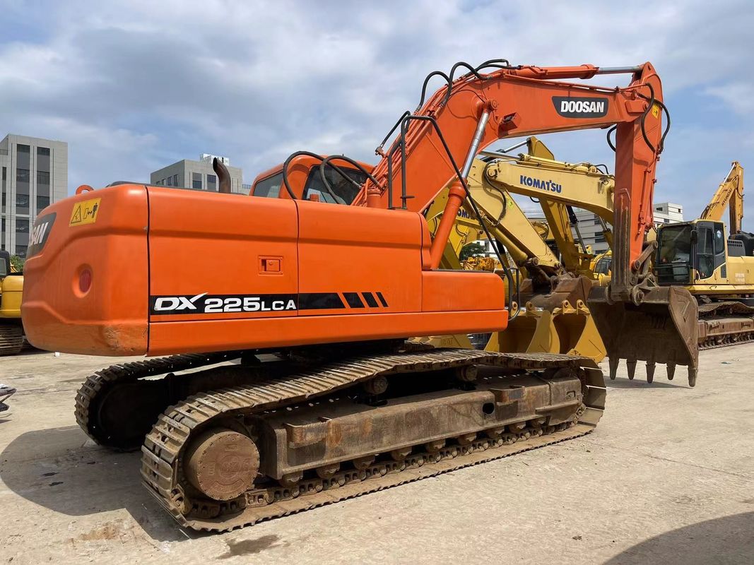 Encontre a sua combinação perfeita Excavadora usada Doosan DX225LCA 22 toneladas em excelente estado