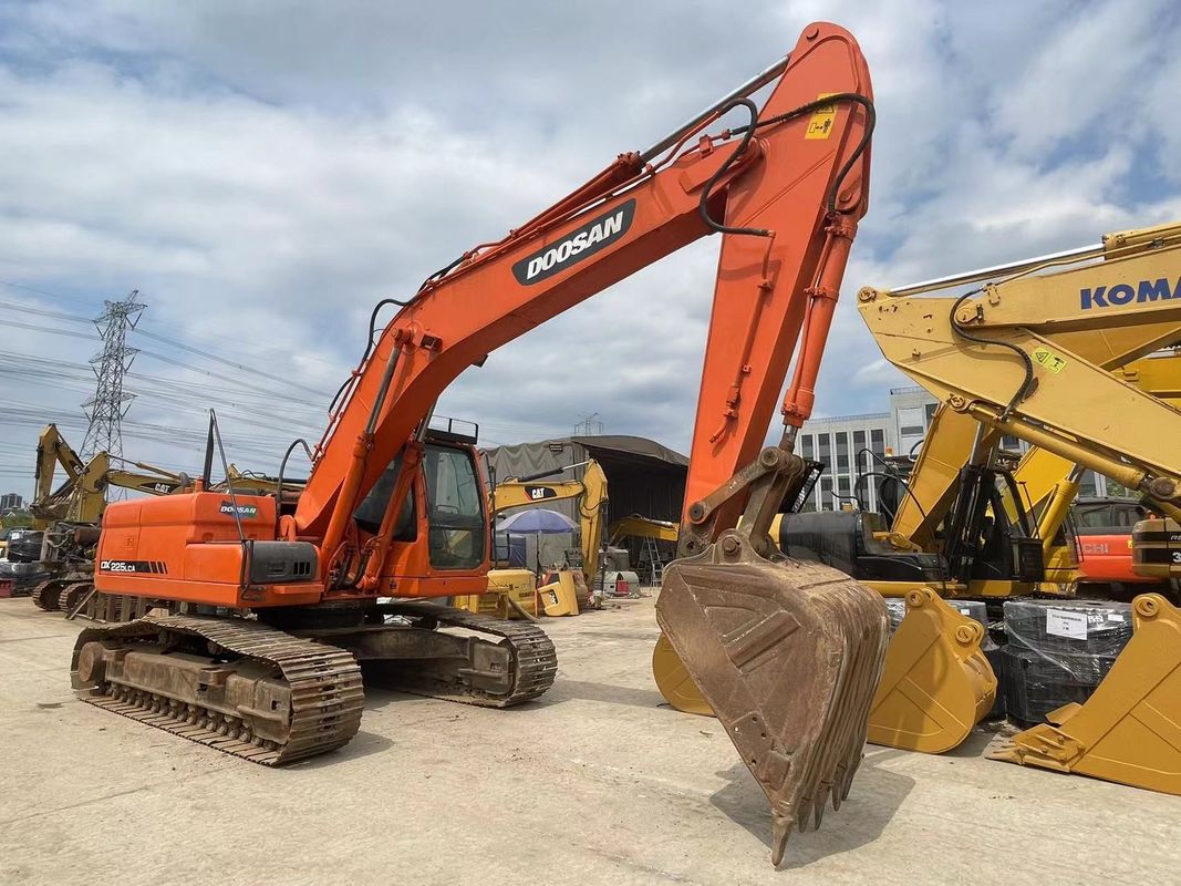 Encontre a sua combinação perfeita Excavadora usada Doosan DX225LCA 22 toneladas em excelente estado