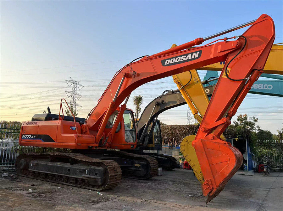 Excavadora média usada Doosan DH300 de 30 toneladas ]Excavadora do tipo Doosan DH300LC-7