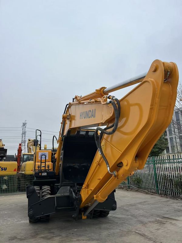 Movendo Tipo Usado Hyundai R210W-9 Excavadora de rodas 21 toneladas Usada Hyundai Excavadora de rodas