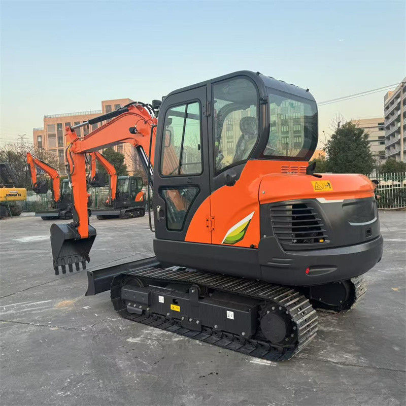 Novíssima mini escavadeira Doosan DX60E-10N