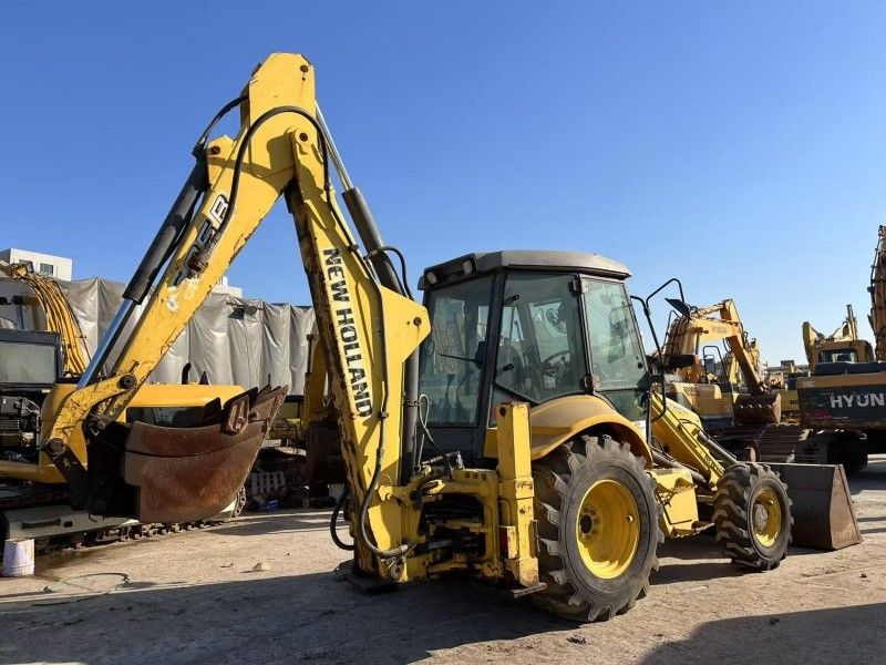 Cor original New Holland LB85 Carregador de retroescavadeira 4 rodas em boas condições