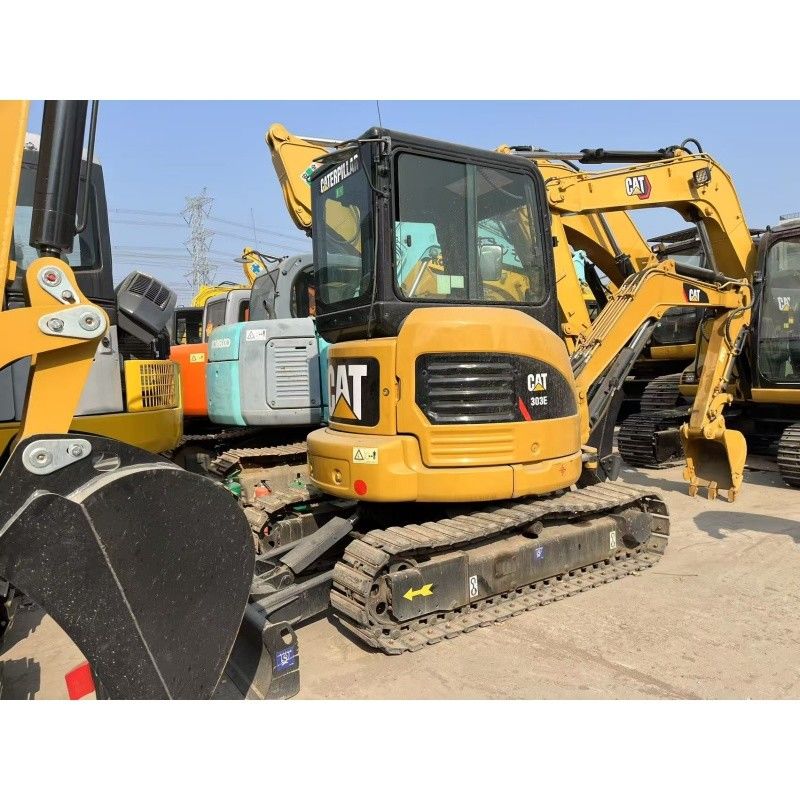 Excavadora pequena CAT 303E usada para pequenos canteiros de obras e espaços estreitos