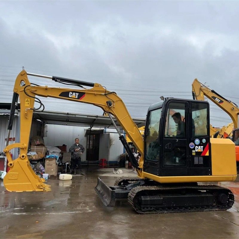 Pequena escavadora CAT 305.5E2 de 5 toneladas com motor diesel C2.4