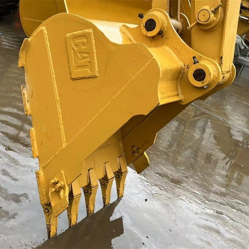 Pequena escavadora CAT 305.5E2 de 5 toneladas com motor diesel C2.4