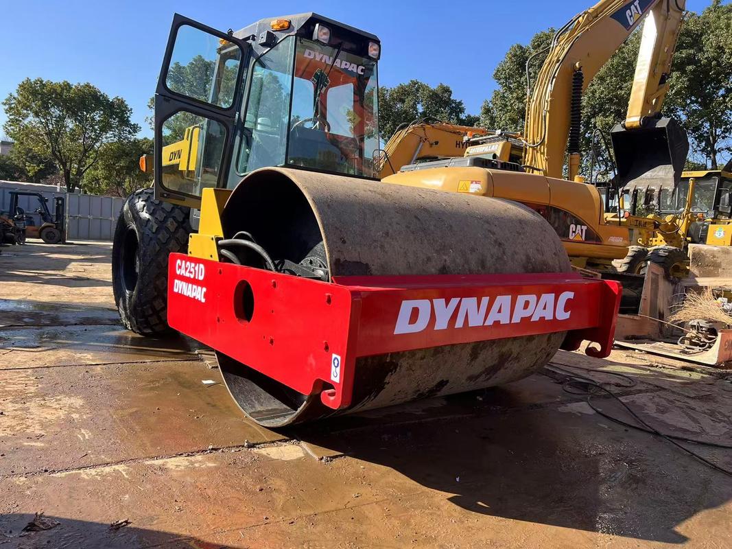 Rolo Compactador Dynapac CA30D Usado Dynapac CA30D Rolo Compactador Vibratório de Cilindro Único