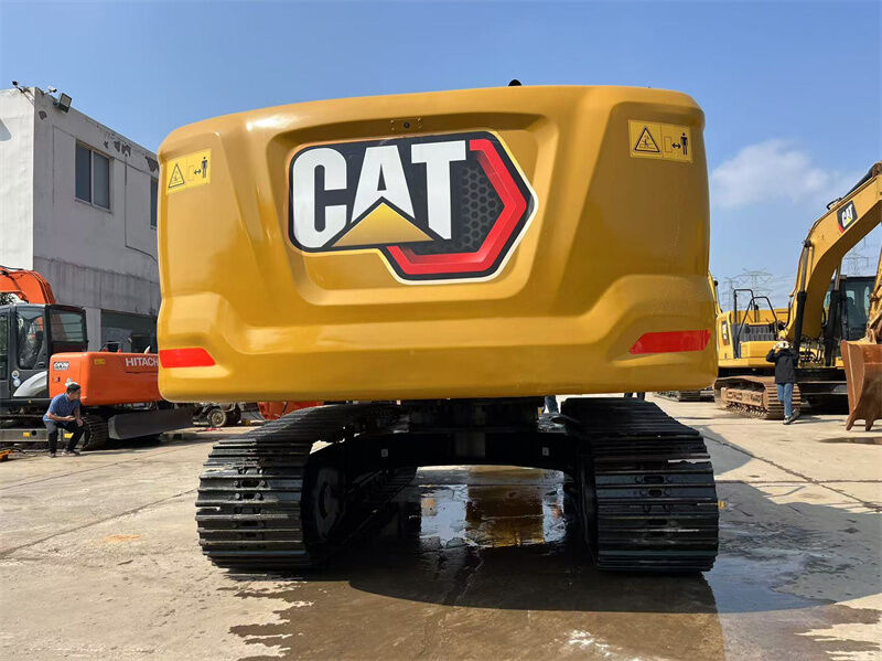 Escavadeira Caterpillar modelo 320GC usada, projetada para oferecer menor consumo de combustível e maior vida útil para a execução de projetos