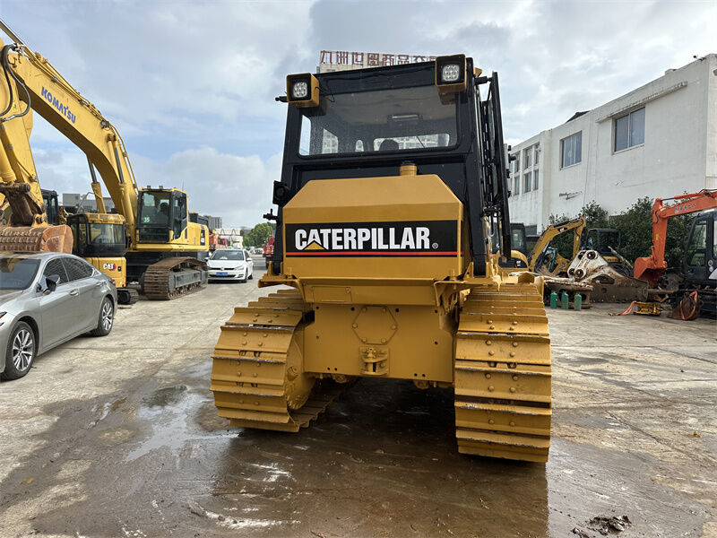 Usado Bulldozer Caterpillar D7G Tipo de pista Motor de combustível potente Médio tamanho Ideal para nivelamento de terra Construção de estradas e limpeza de terreno