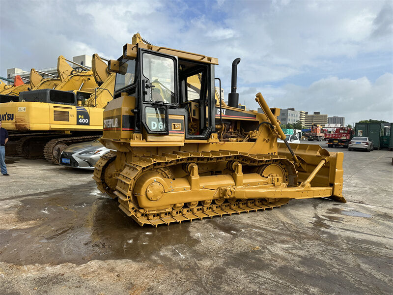 Usado Bulldozer Caterpillar D7G Tipo de pista Motor de combustível potente Médio tamanho Ideal para nivelamento de terra Construção de estradas e limpeza de terreno
