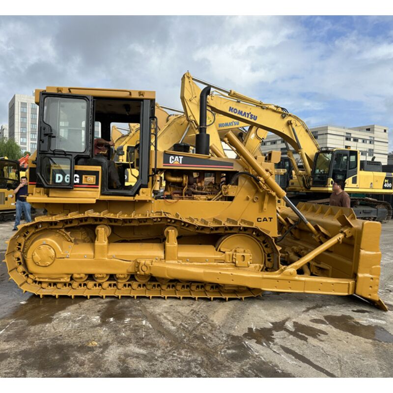 Usado Bulldozer Caterpillar D7G Tipo de pista Motor de combustível potente Médio tamanho Ideal para nivelamento de terra Construção de estradas e limpeza de terreno
