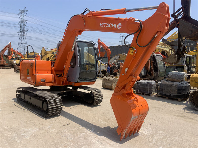 Excavadora Hitachi EX60-5 usada Equipada com componentes originais, incluindo bomba de motor e rolamento para estabilidade e operação