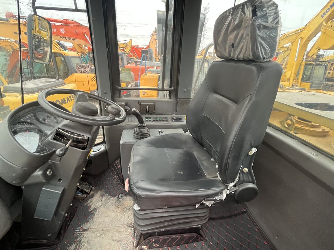 Potente carregador de rodas usado SDLG L958F Equipado com cilindrada de motor de 9,7 litros e excelente conforto do operador a longo prazo